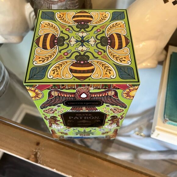 Silver Patron Special Edition F1 Sergio PerezTequila tin Gift decanter. - Picture 2 of 6